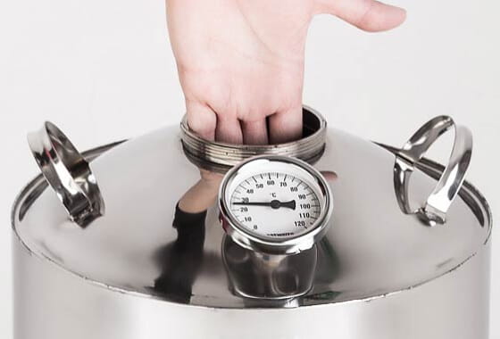 Узкая горловина перегонного куба